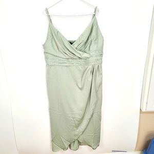 Little Mistress | NWT Ruched Midi Dress Green Size 24